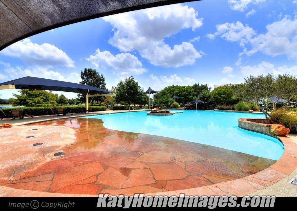A great place to relax, the beachside areas throughout this community are truly lovely, offering peaceful views and a serene atmosphere. It's the perfect spot to unwind and enjoy the natural beauty around you.