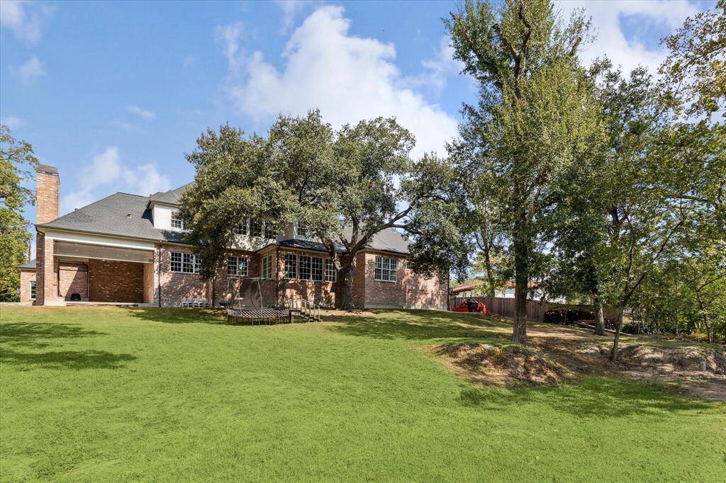 Expansive lot backing to Buffalo Bayou is a rare find in the area, graced by mature trees & abundant green space!