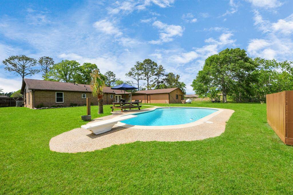This home provides the privacy and tranquility you’ve been dreaming of, offering a sanctuary where you can escape the demands of everyday life.