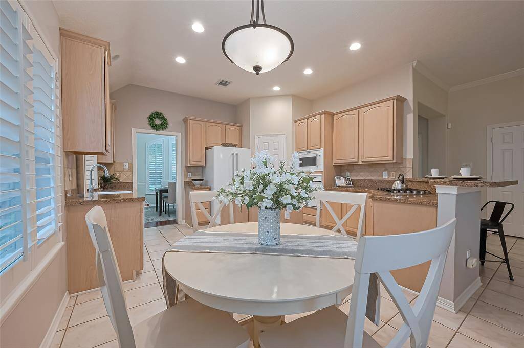 breakfast nook table
