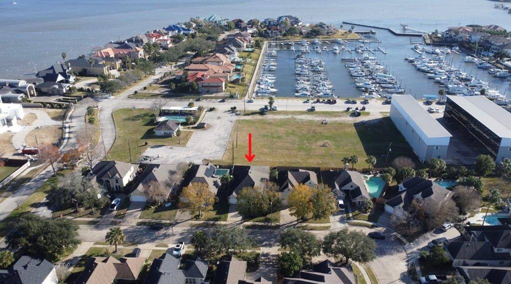 View from above looking at the property location and proximity to marina..you can rent a slip and have your boat right behind you or keep it in a dry stack boat storage!