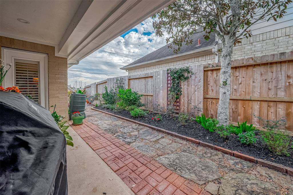 Lovely outdoor courtyard