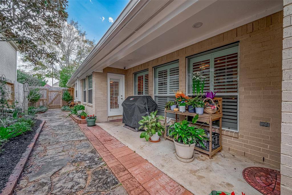 Lovely outdoor courtyard