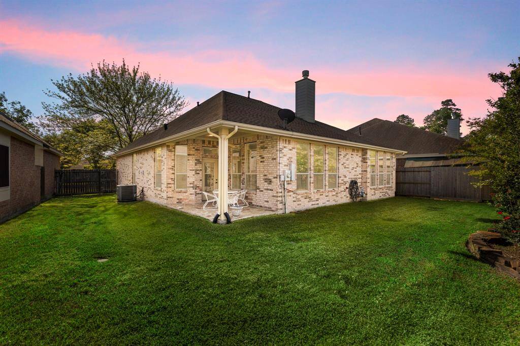 With plenty of space to enjoy gardens or accommodate pets, this home also offers the perfect balance of manageable size for easy, low-maintenance living!