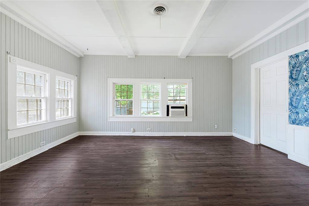Living room with plenty of space.