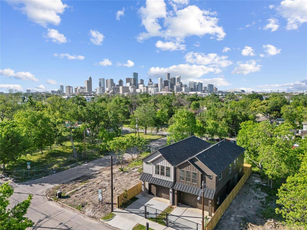 A breathtaking aerial view showcasing the home’s prime location just minutes from Downtown Houston
