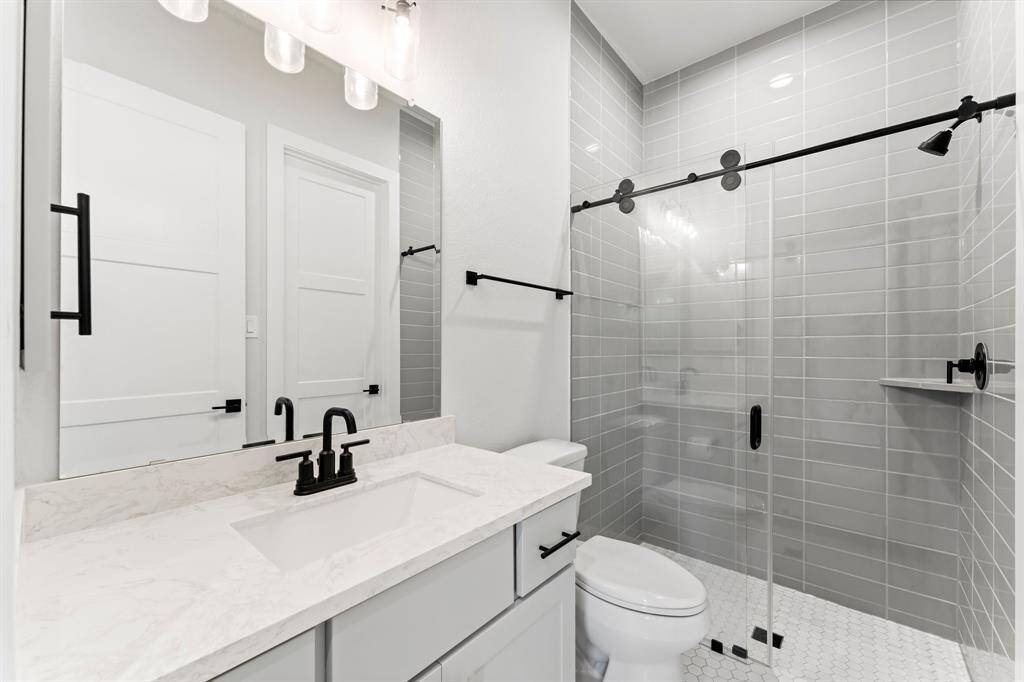 Bath 4 with Shower