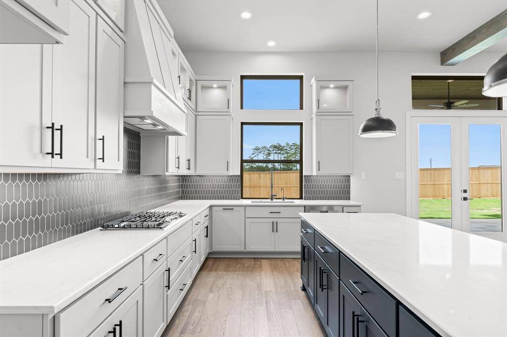 Great Counterspace, Gas Cooktop, and Pot & Pan Drawers