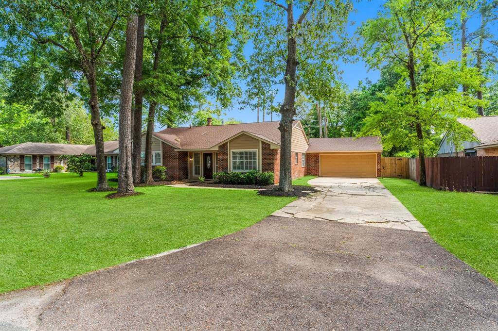 Park your boat or RV in the long driveway - enjoy quiet country living within the convenience of the city!