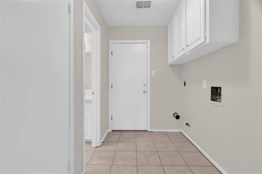 This practical and clean laundry/mud room is perfectly positioned just off the garage, making it a great drop zone for daily routines.