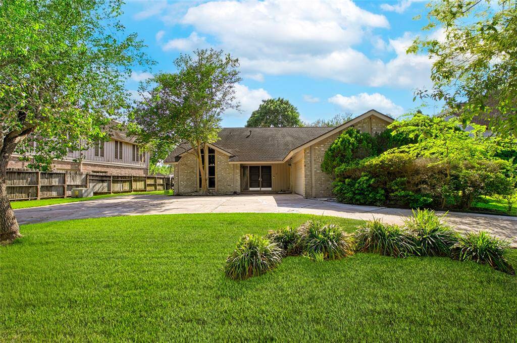With mature trees providing shade and character there is undeniable curb appeal surrounded by lush greenery and timeless charm.