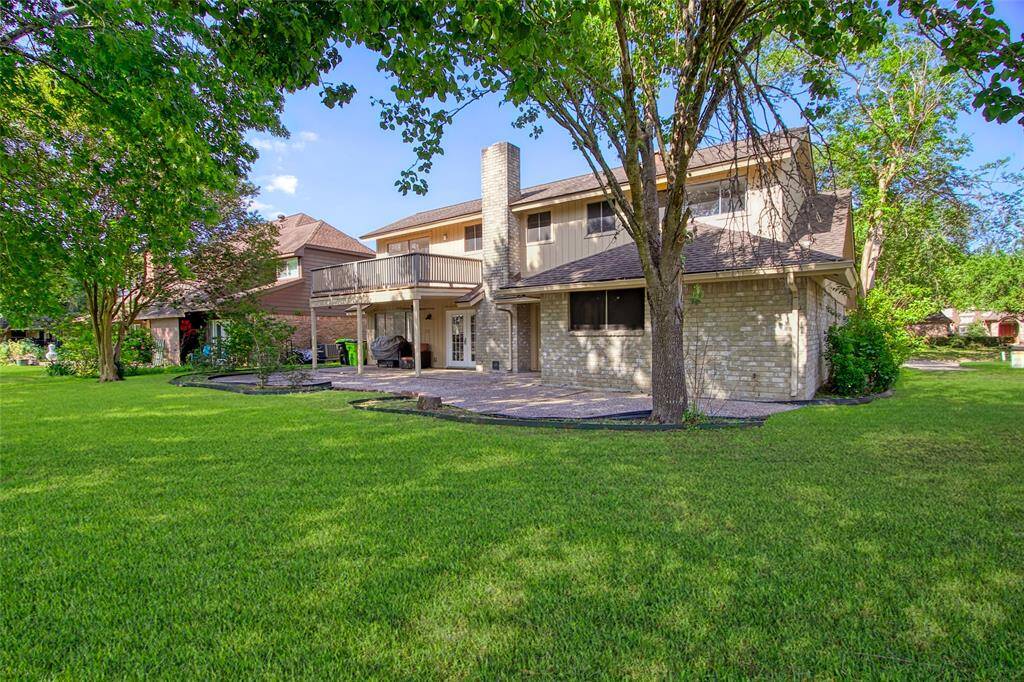 The backyard seamlessly combines functionality with relaxing beauty, making it a perfect extension of the home’s living space. Great for families, pet lovers, and entertainers alike!