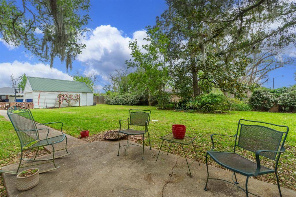 Outdoor sitting area
