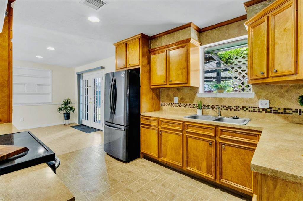 Bright kitchen with upgraded backsplash