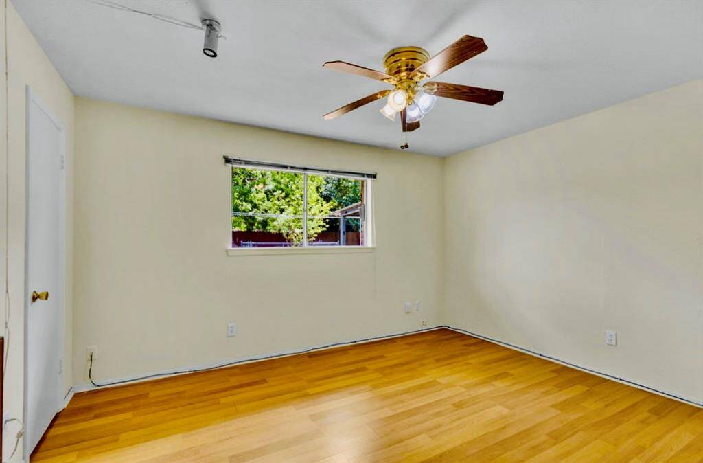 Comfortable bedroom size for a king bed