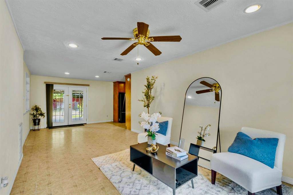 Neutral paint color throughout the house