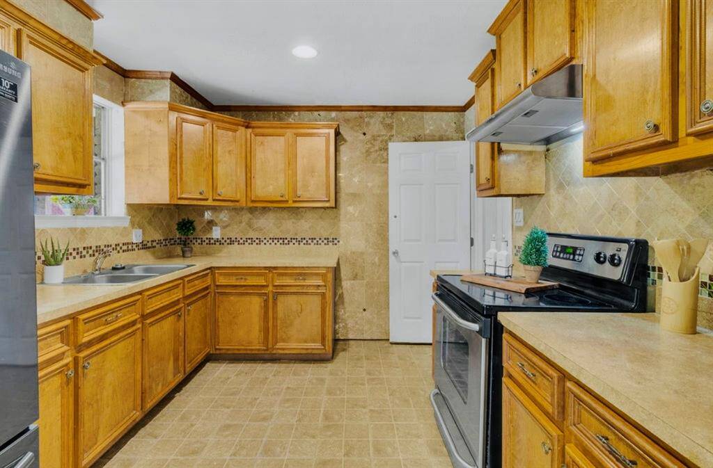 Stunning kitchen cabinets!