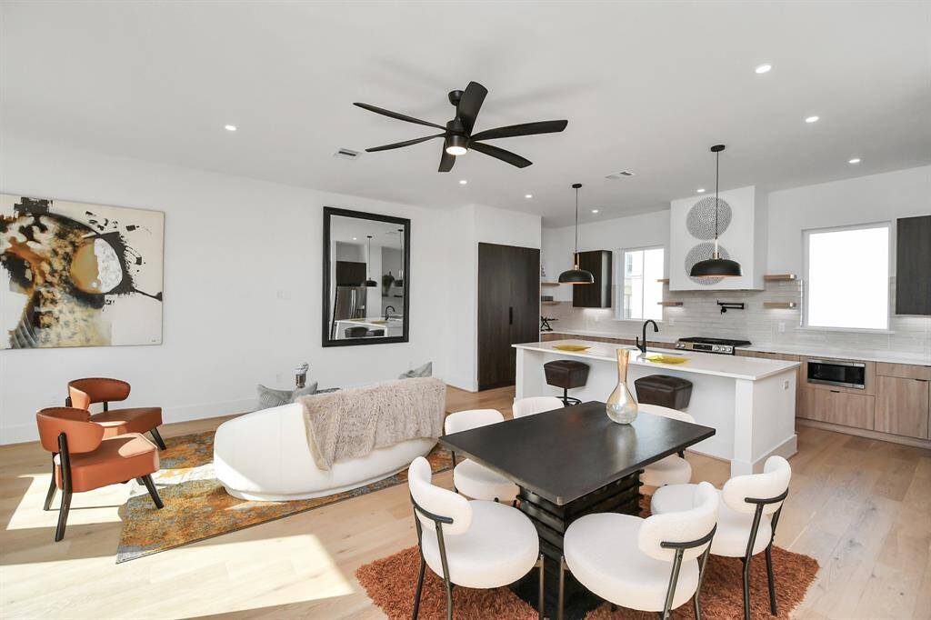 The open floor plan seamlessly integrates the kitchen and dining area, creating a functional and stylish space for entertaining.