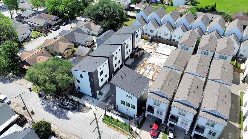 The well-planned structure of this Tradewind East Court Development home shines. The durable thermal decking on the roof enhances insulation, while the treated lower plate lumber helps protect against insects.