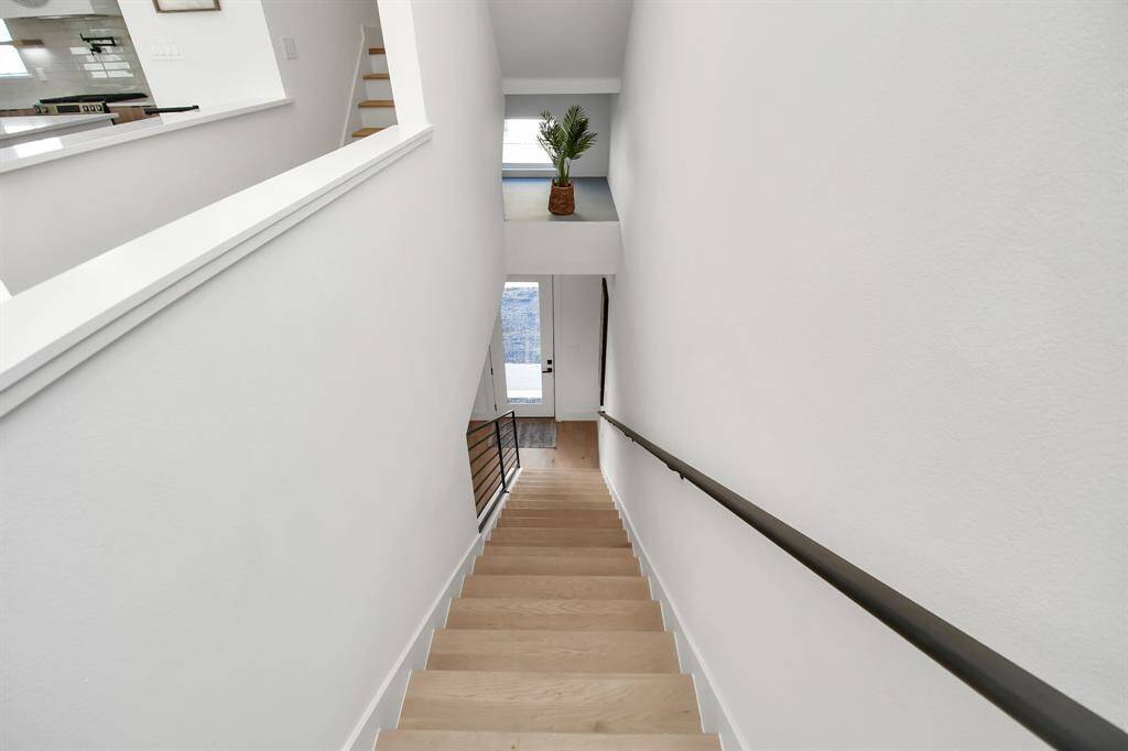 This thoughtfully designed staircase features a wide layout, making movement between floors effortless and comfortable.