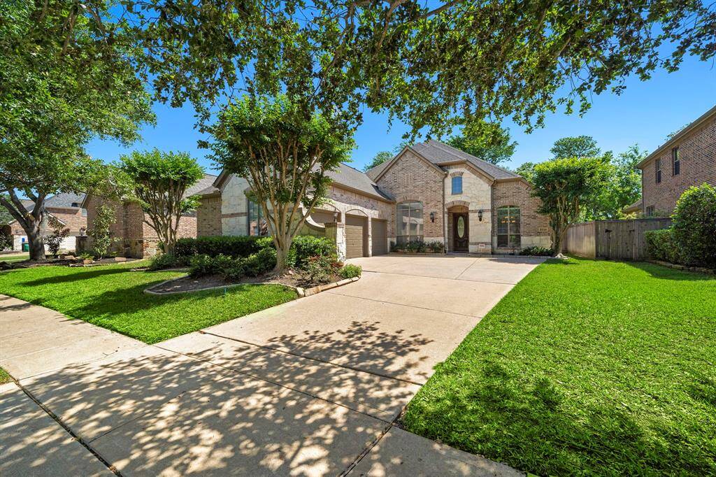 Spacious 3-4 bedroom home with beautiful curb appeal and a welcoming entry. Perfect for families or flexible living.