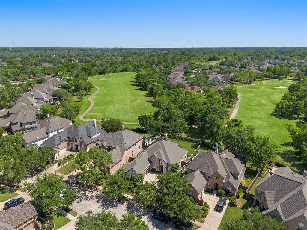 Just a short stroll to nearby horse stables—perfect for equestrian enthusiasts!