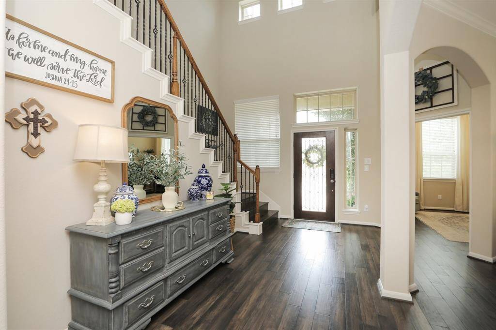 Back to the entry to head up those stairs to 3 more bedrooms, 2 baths, a media room and gameroom