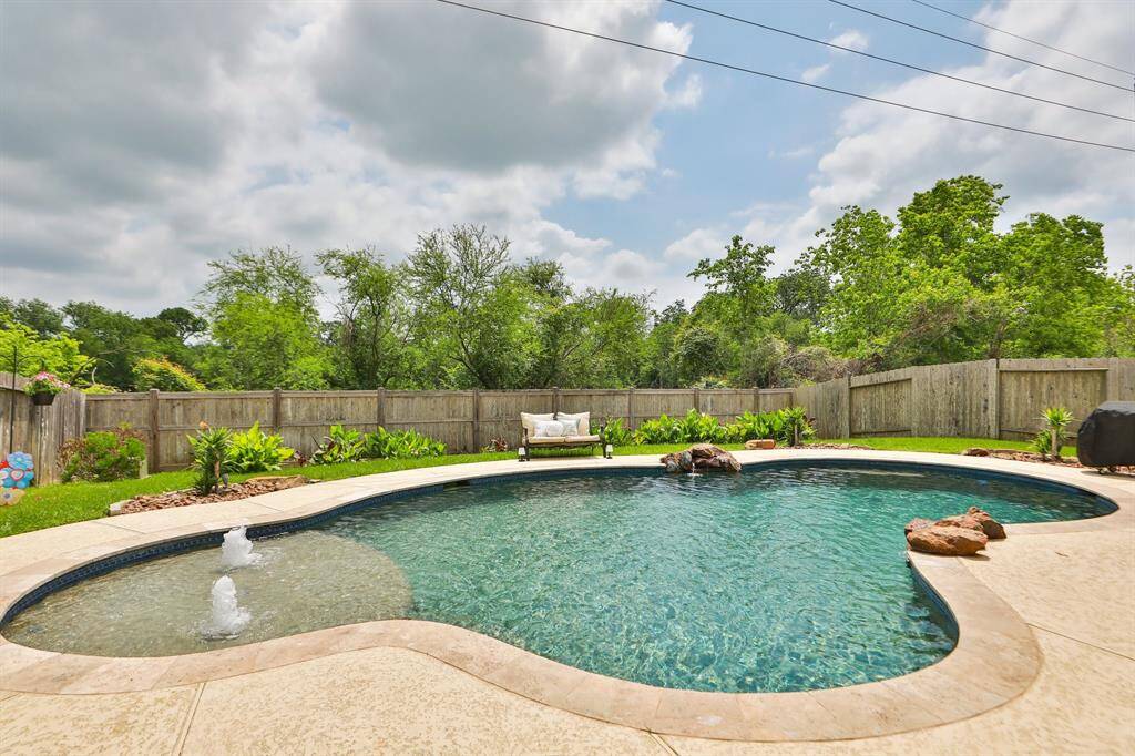 Great sunning, shallow end with the privacy of no back neighbors