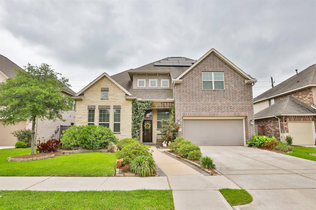 Don't leave this lovely former model home without making an offer