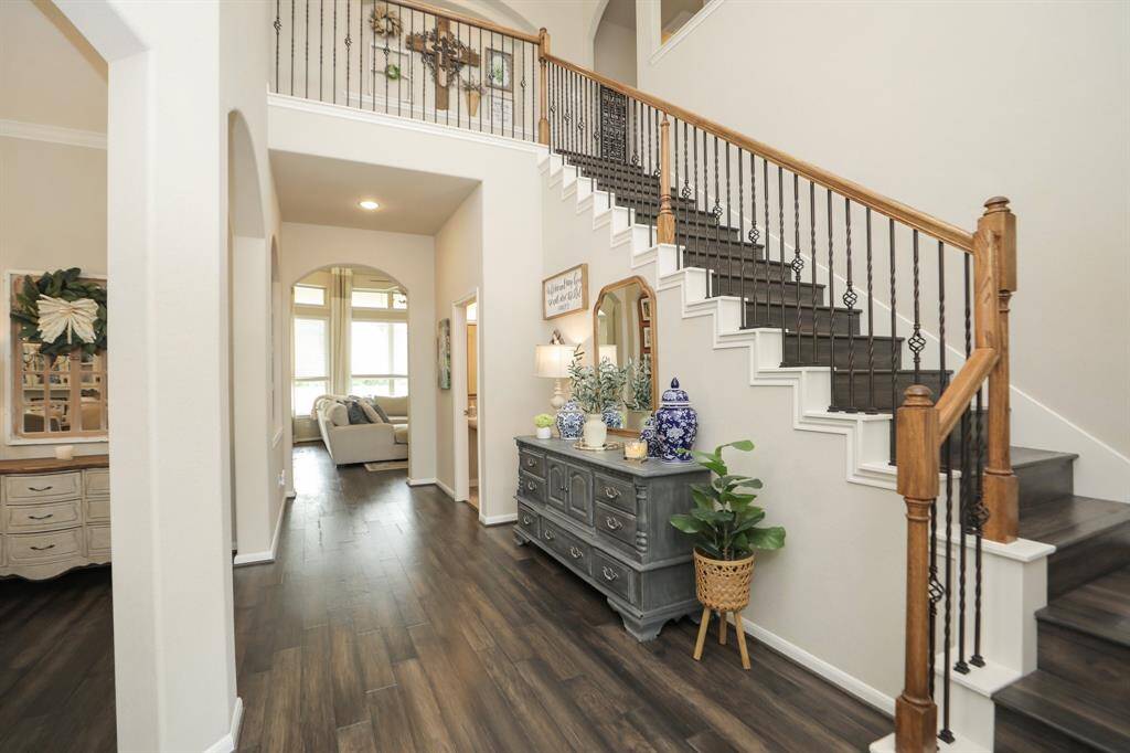Beautiful wood floors and open entry!