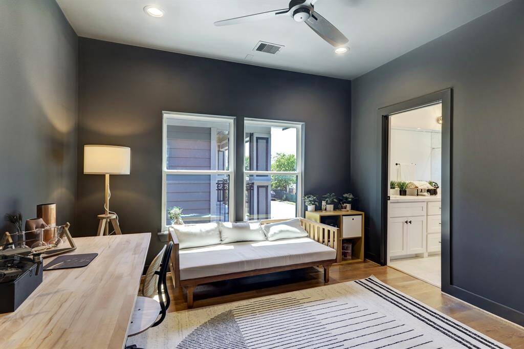Another bedroom. can be use as an office.