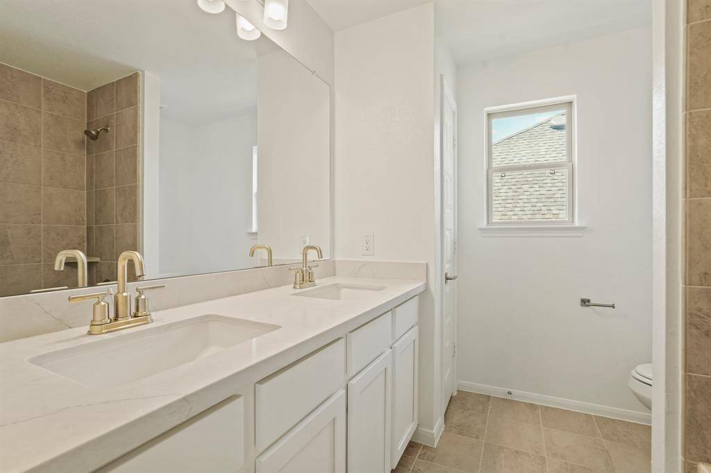 Hall bath 2