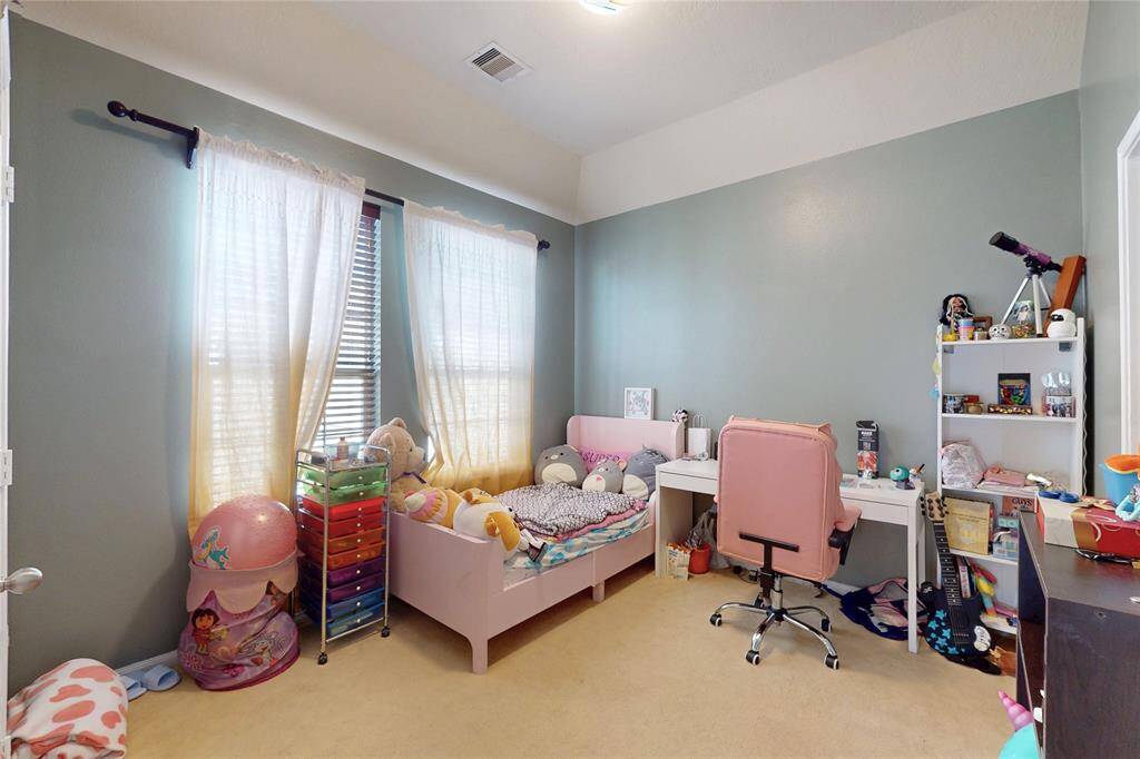 Second bedroom (third floor) with ensuite bathroom, which is also ideal for an office space, nursery or roommate, among other possibilities.