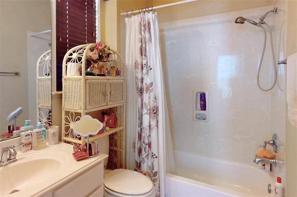 The ensuite bathroom of the second bedroom.