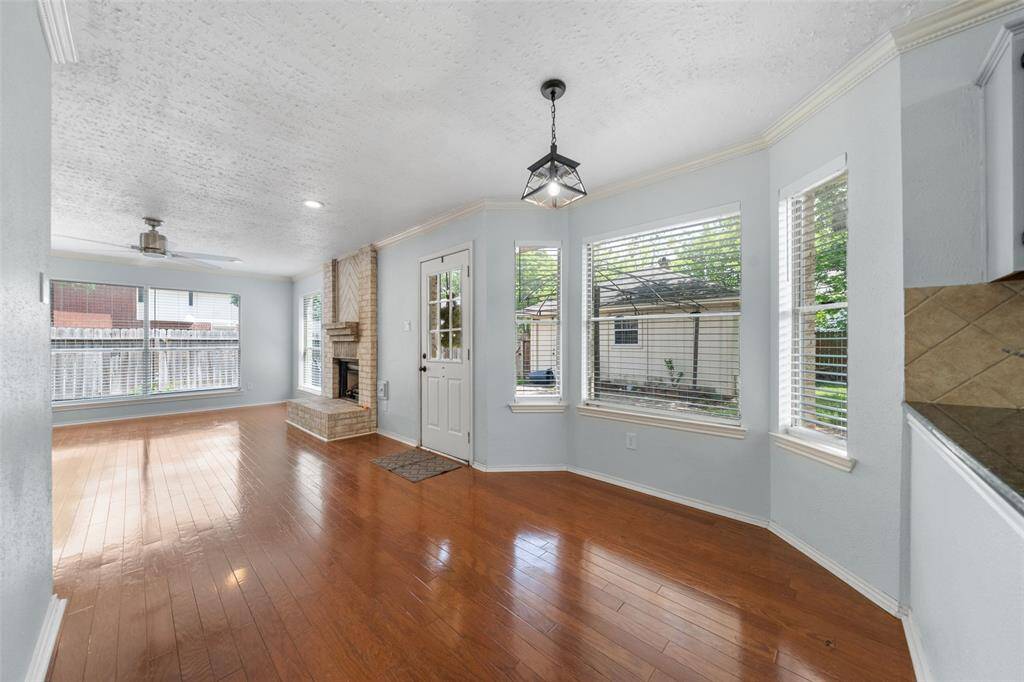 Breakfast Room overlooking back yard