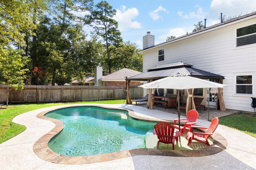 Fantastic furnished 3bed/2.5 bath with pool!
