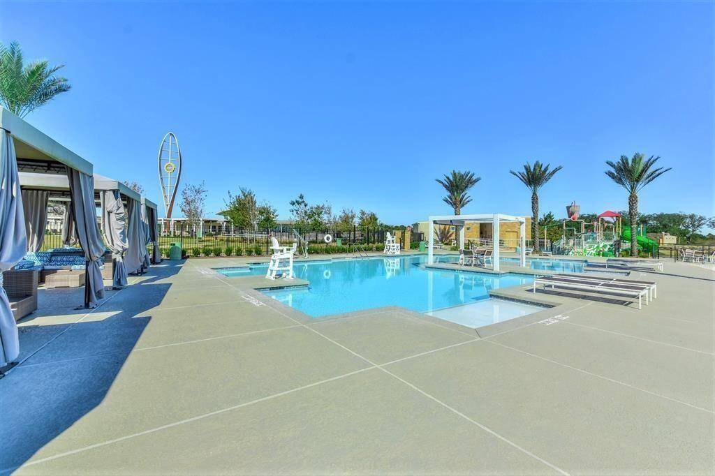 This master-planned community of Meridiana is a perfect space for relaxation and entertainment! Make this home yours today!