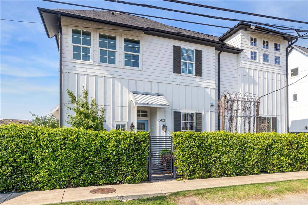 Freestanding "urban farmhouse" style, with your own private street-facing front gate -- makes it easy for friends to drop in!