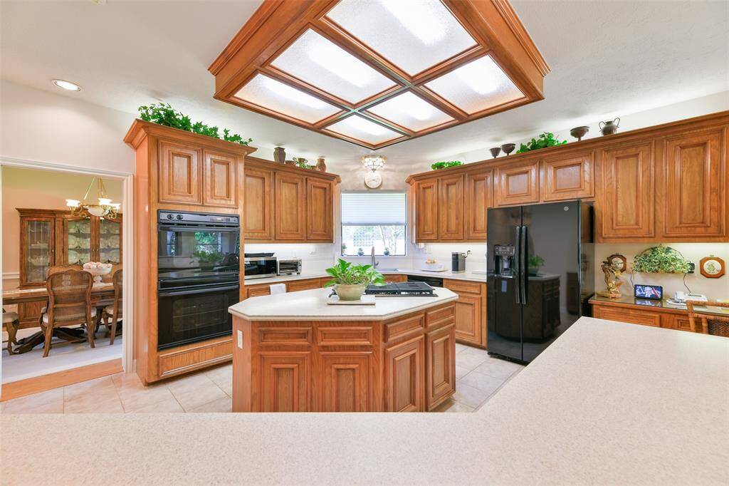 Gas cooktop in the kitchen island, and area to the right can be used as a desk/workspace