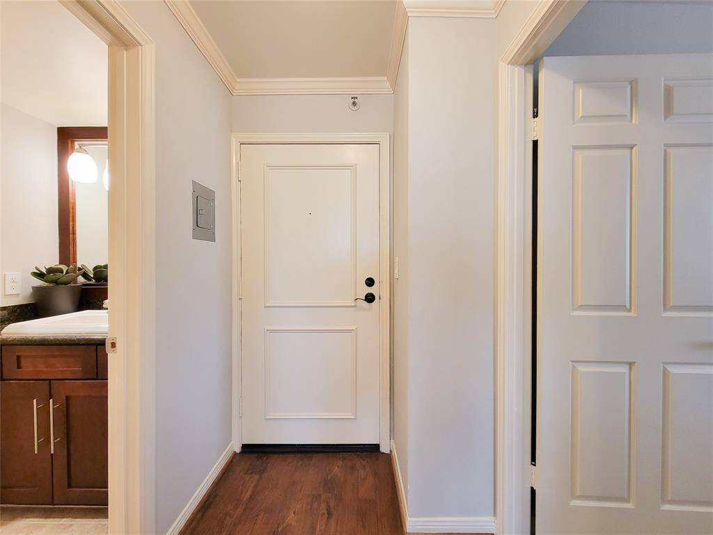 Entry way, 2nd bath to the left and 2nd bedroom to the right.