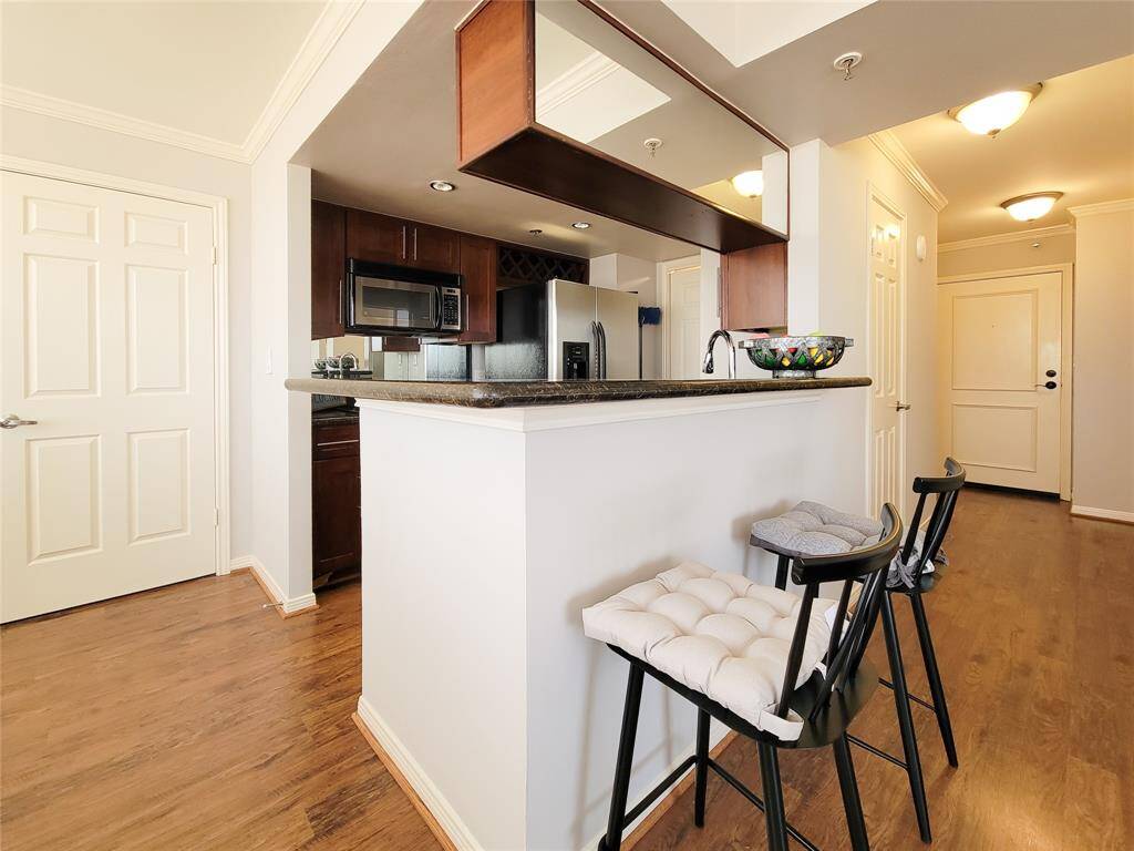 Breakfast bar adds flexibility to the unit.