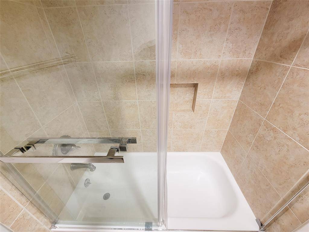 Shower/tub combo with sliding doors.