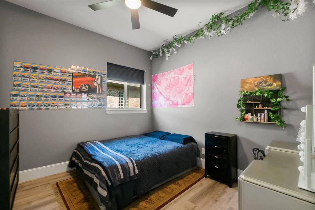 secondary bedroom - side