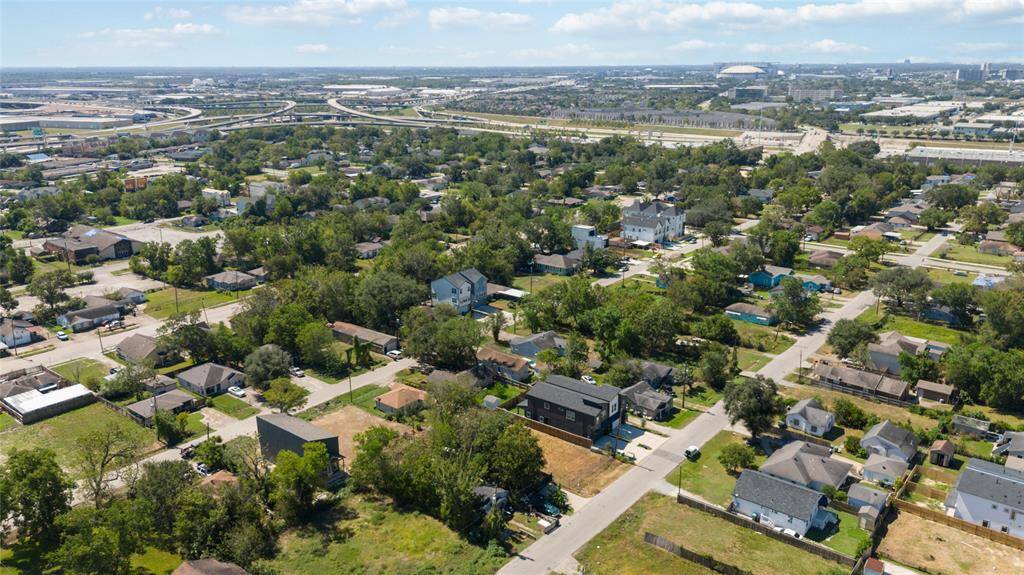 Situated inside Loop 610, South Union offers proximity to major employment centers, including the Texas Medical Center and downtown Houston. This central location, combined with the availability of vacant lots, presents attractive opportunities for infill development and new construction projects.