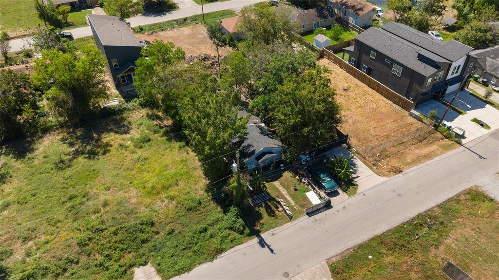 5000 Square foot lot