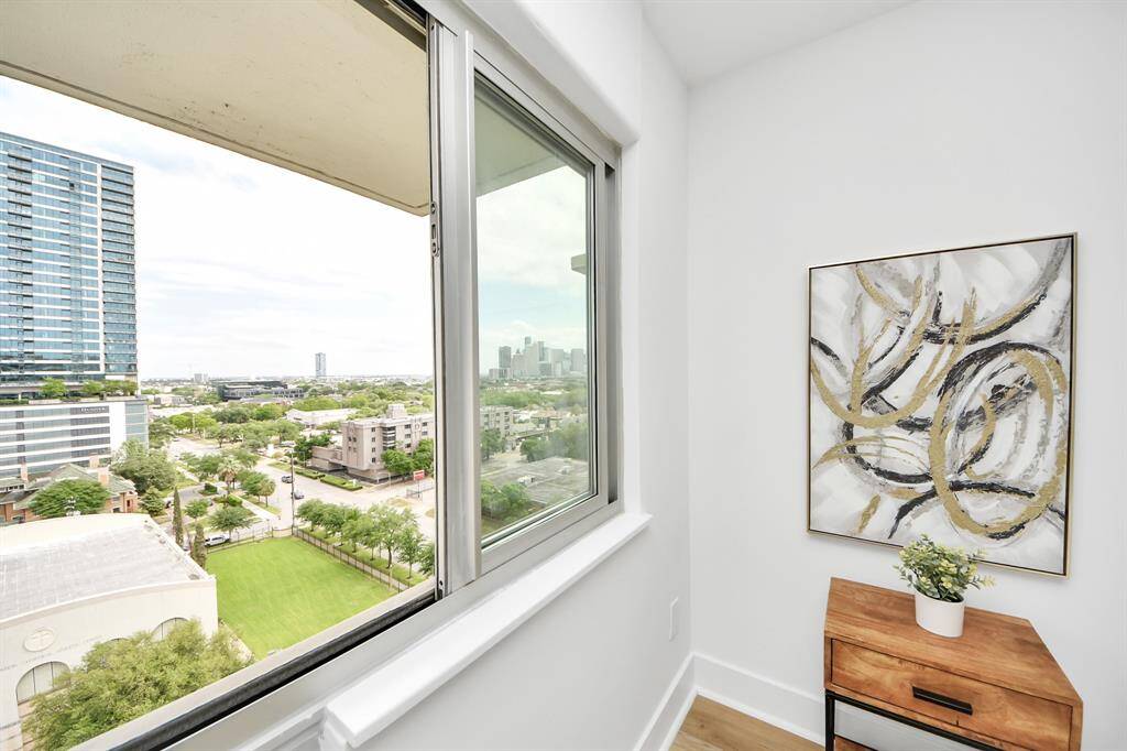 Wake up to this view every morning—and enjoy being just a short walk or bike ride from restaurants, shops, bars, and so much more.