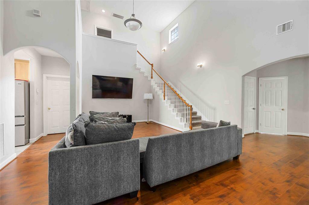 Spacious and stylish living room, perfect for entertaining! The neutral tones and high ceilings create a warm and inviting atmosphere.