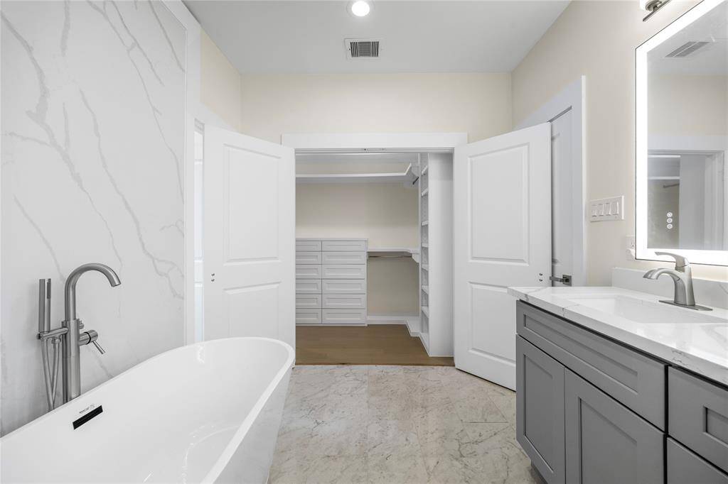 Master Bathroom walk-in closet