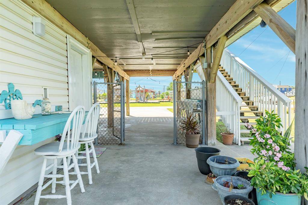 This cozy ground-level space features a charming bar nook and fenced access to the yard—ideal for entertaining or enjoying quiet evenings outside.