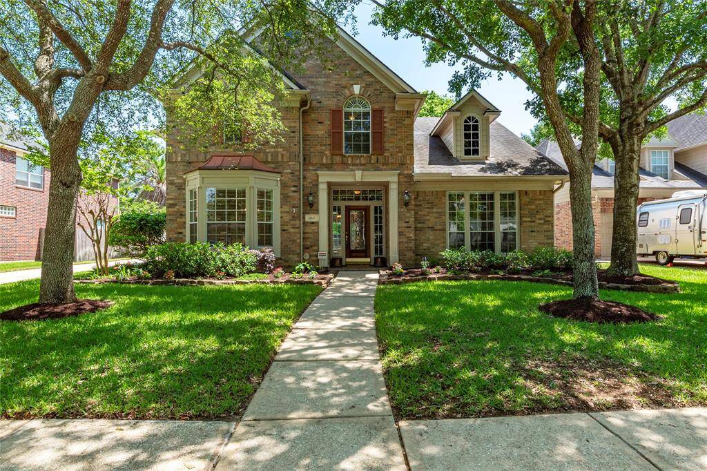 Spacious 2 story home with 4 bedrooms 3/1 baths located in the beautiful Pine Brook subdivision of Clear Lake.